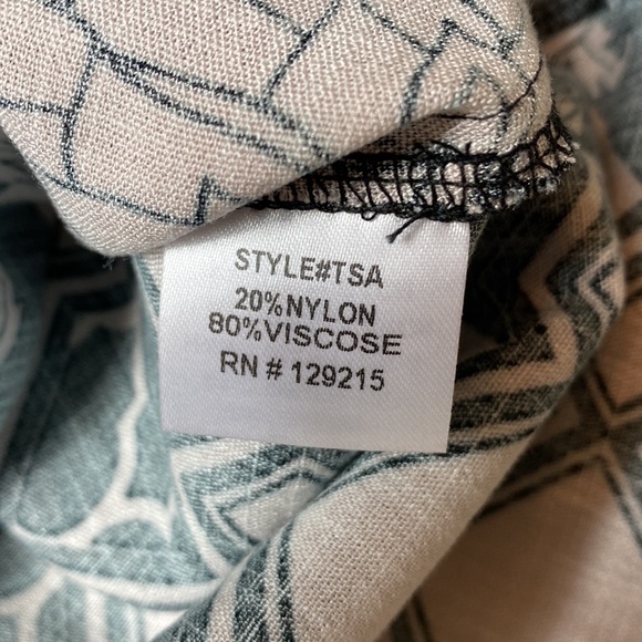 •lenni the label• white dahlia {bell sleeved} cropped blouse - Picture 8 of 9